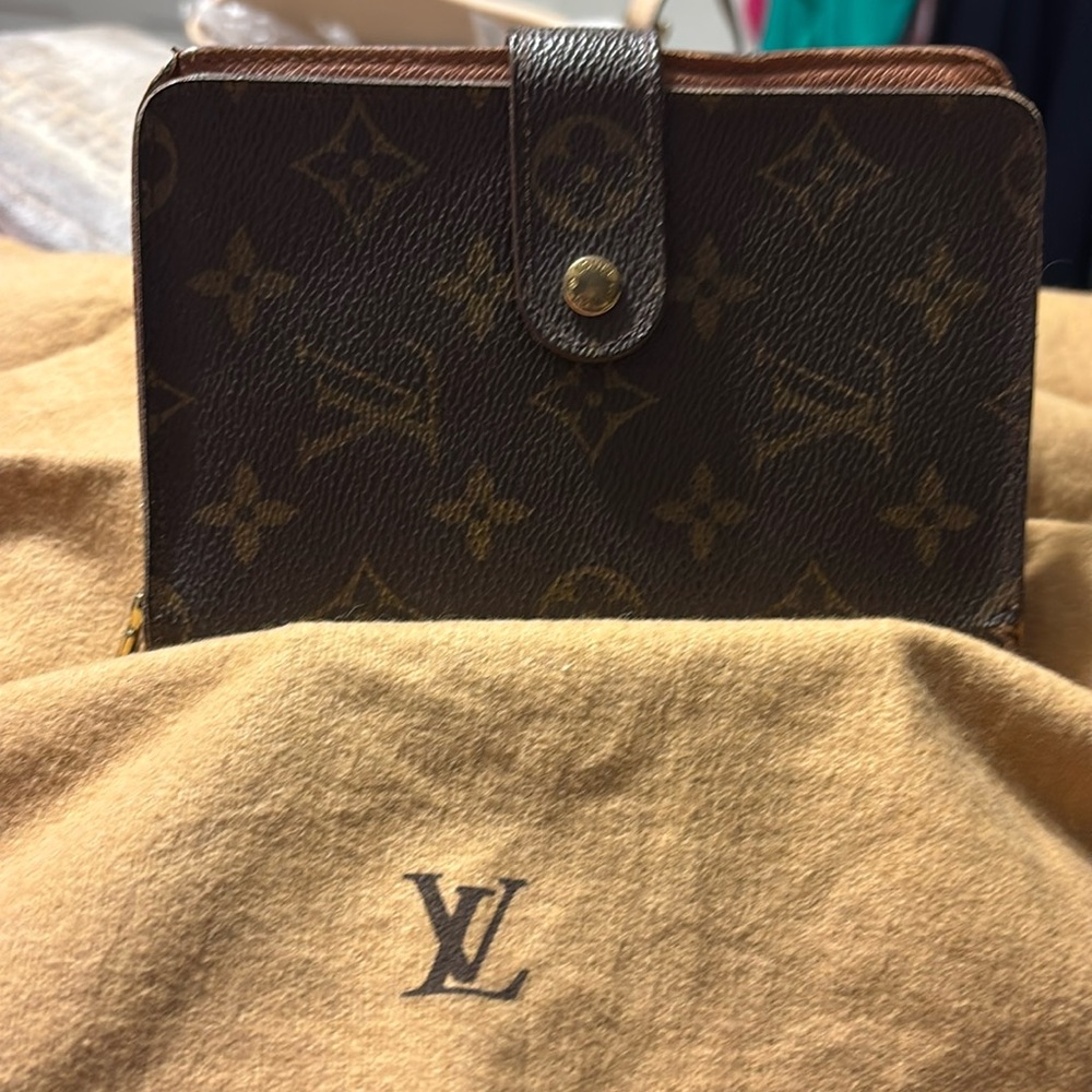 Louis Vuitton Snap
